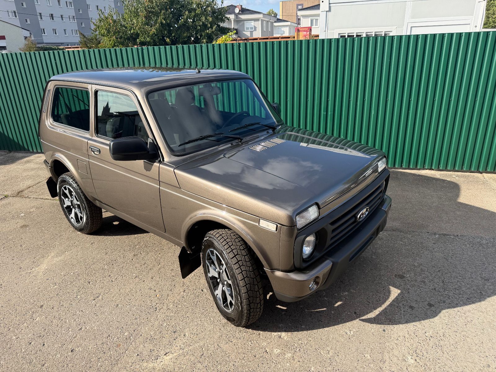 Fahrzeugabbildung Lada Niva LEGEND URBAN "PREMIUM PLUS"!