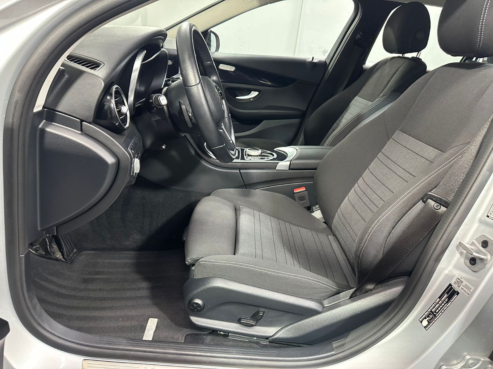Fahrzeugabbildung Mercedes-Benz C 200 d T*DISTRO*AHK*SPUR*CARPLAY*SH*NAVI*