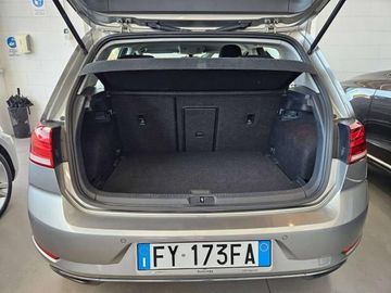 Volkswagen Golf - 10