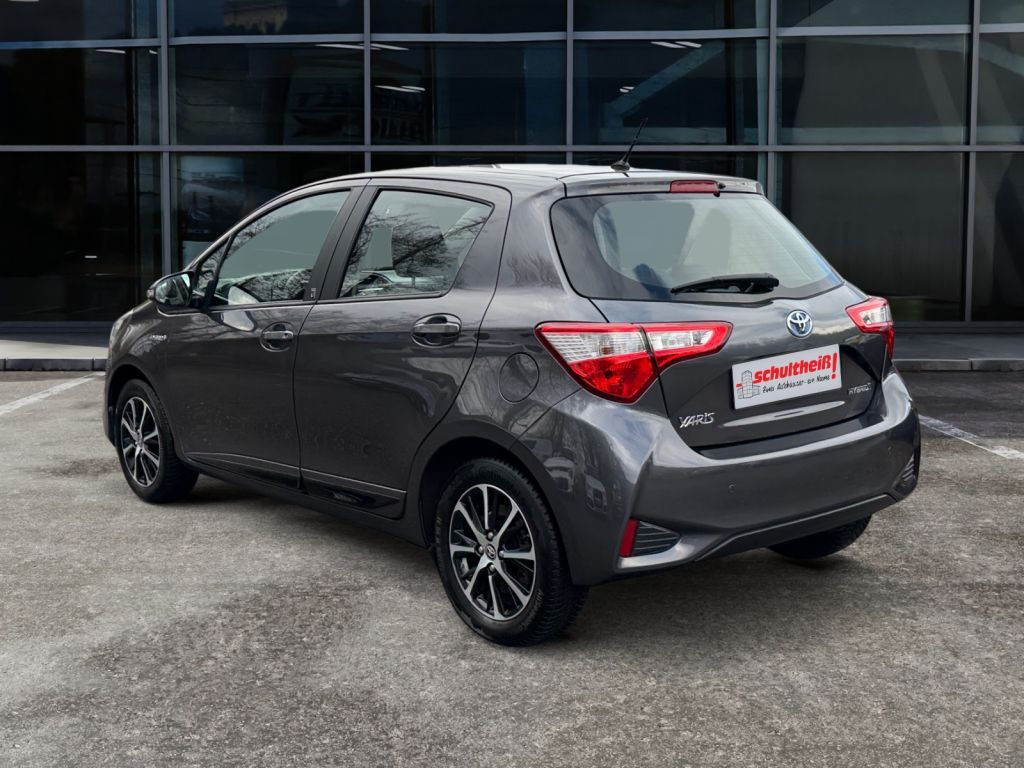 Fahrzeugabbildung Toyota Yaris Hybrid 1.5 VVT-i Team Deutschland