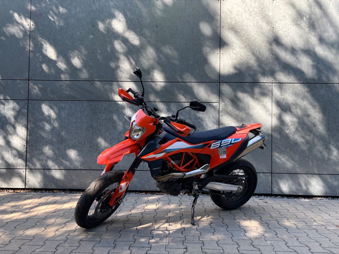 Fahrzeugabbildung KTM 690 SMC-R kurzer Kennzeichenhalter Remus