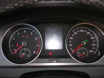 Volkswagen Golf - 11