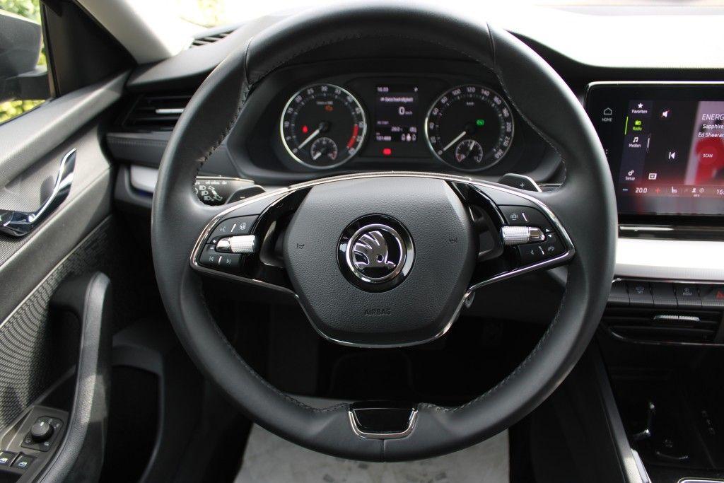Skoda Octavia Combi 2.0 TDI DSG Clever *AHK,APP,SHZ*