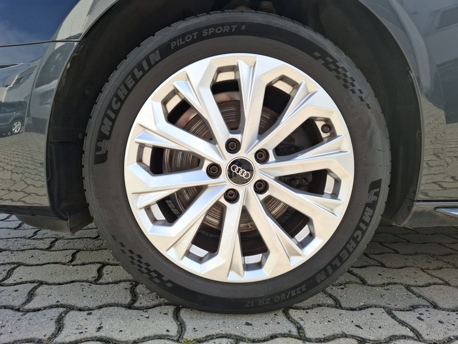 Fahrzeugabbildung Audi A4 Avant 35 TDI advanced S-tronic Navi AVC HUD B