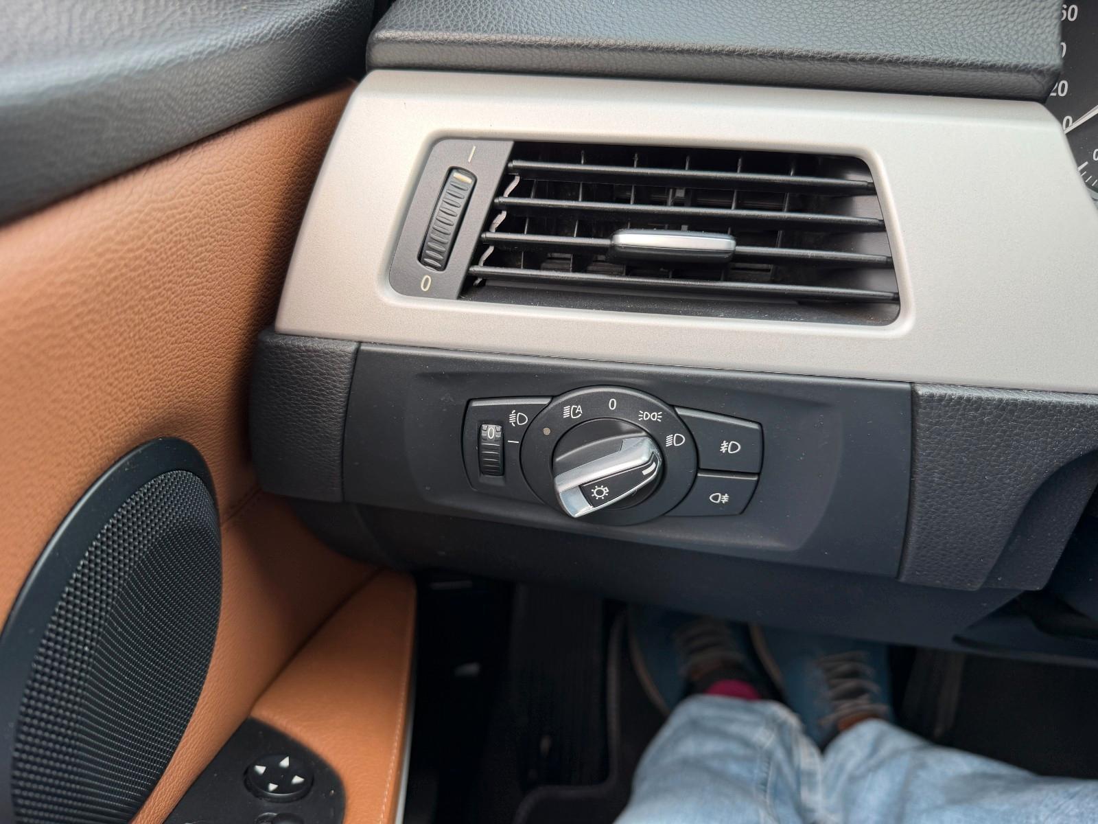 BMW 320 2009 — photo 21