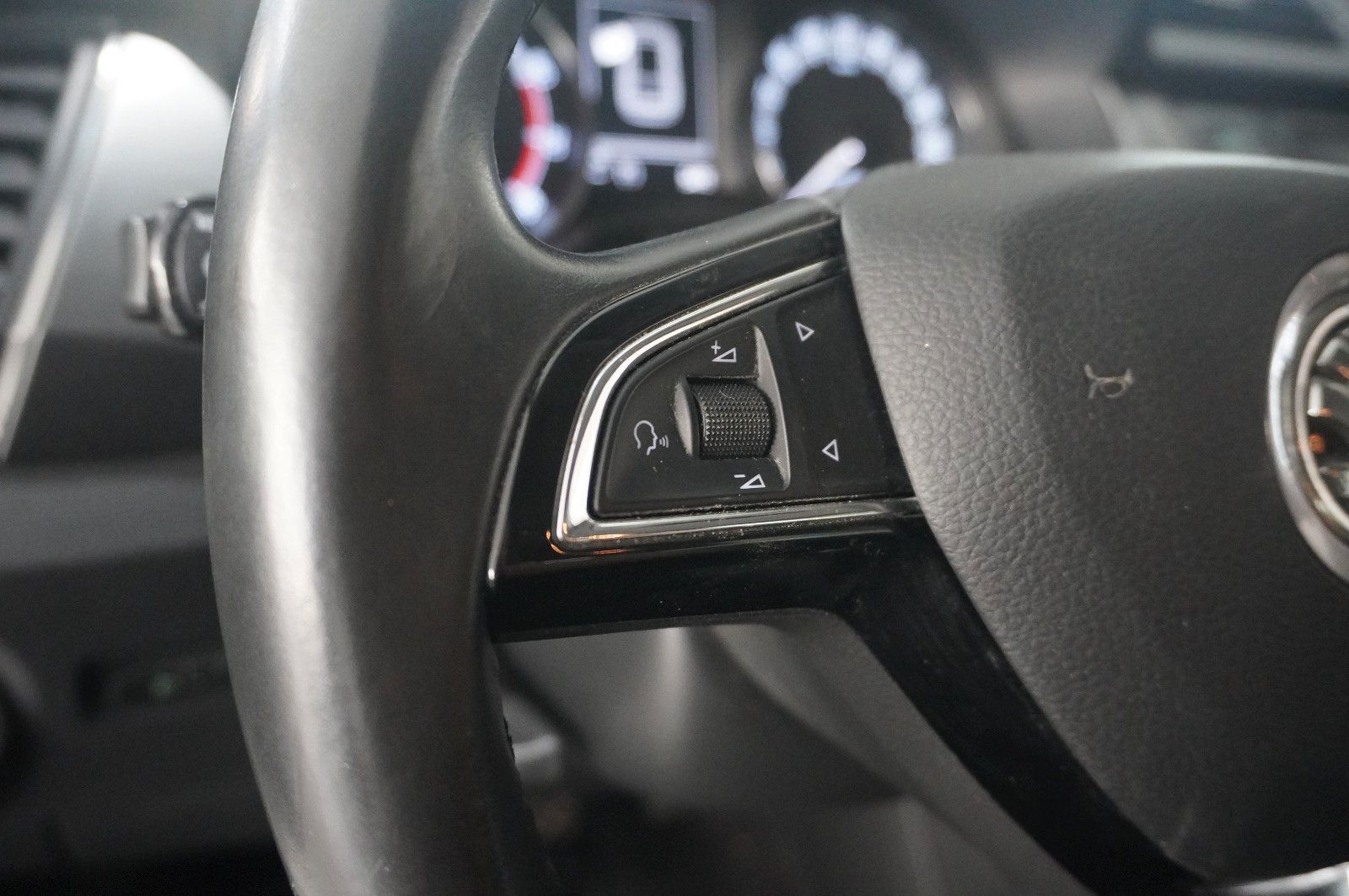Fahrzeugabbildung SKODA Fabia Combi 1.0 TSI STYLE NAVI/LED/SHZ/PDC/TEMP.