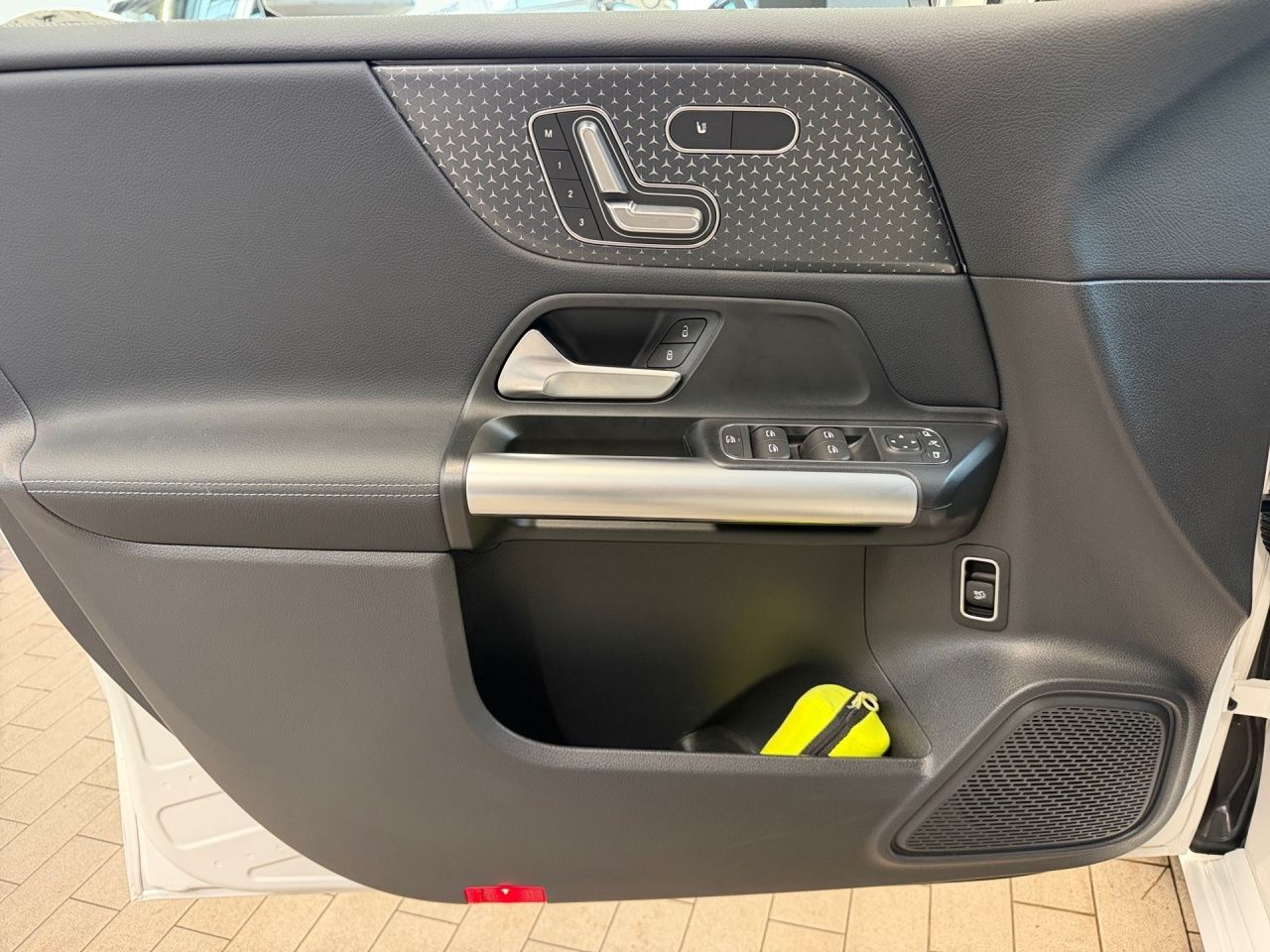 Fahrzeugabbildung Mercedes-Benz B 220 4M STNDHZ+MEMORY+NIGHT+LED+LHZ+TOTW+KAMERA
