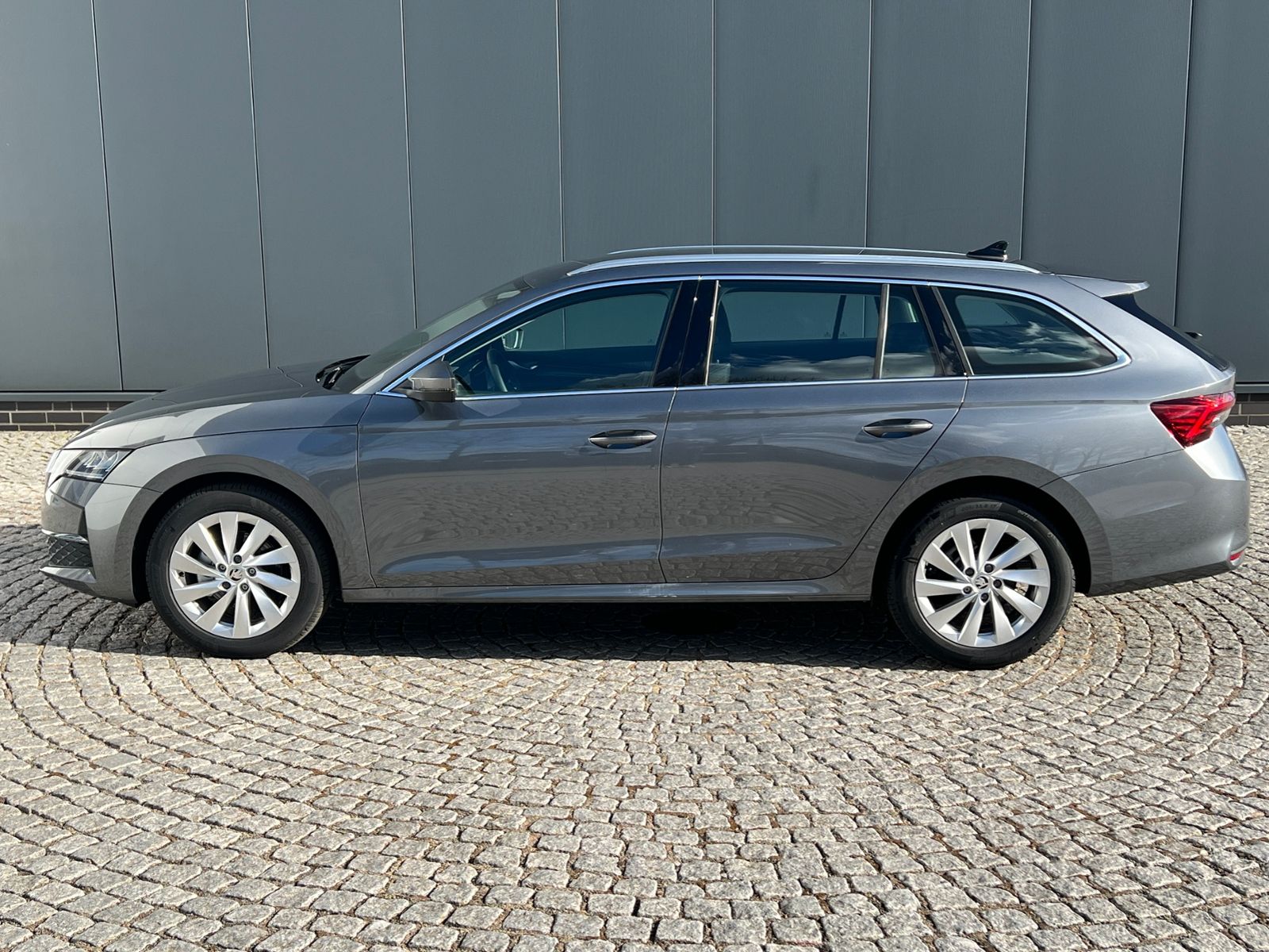 Fahrzeugabbildung SKODA Octavia Combi Selection 1.5 TSI mHEV DSG *LED, S