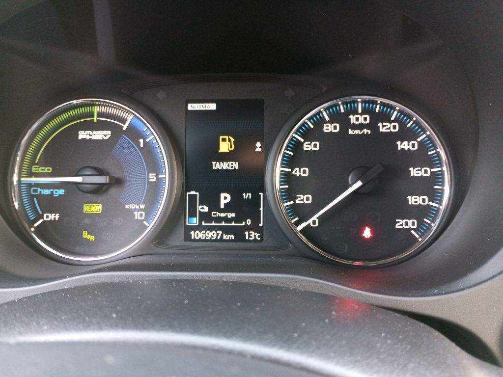 Fahrzeugabbildung Mitsubishi Outlander Plug-in Hybrid Intro 2.4 4WD AHK WR