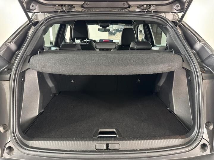 Fahrzeugabbildung Peugeot 2008 GT 1.2PURETECH NAVI KAMERA PDC ACC 1.HAND