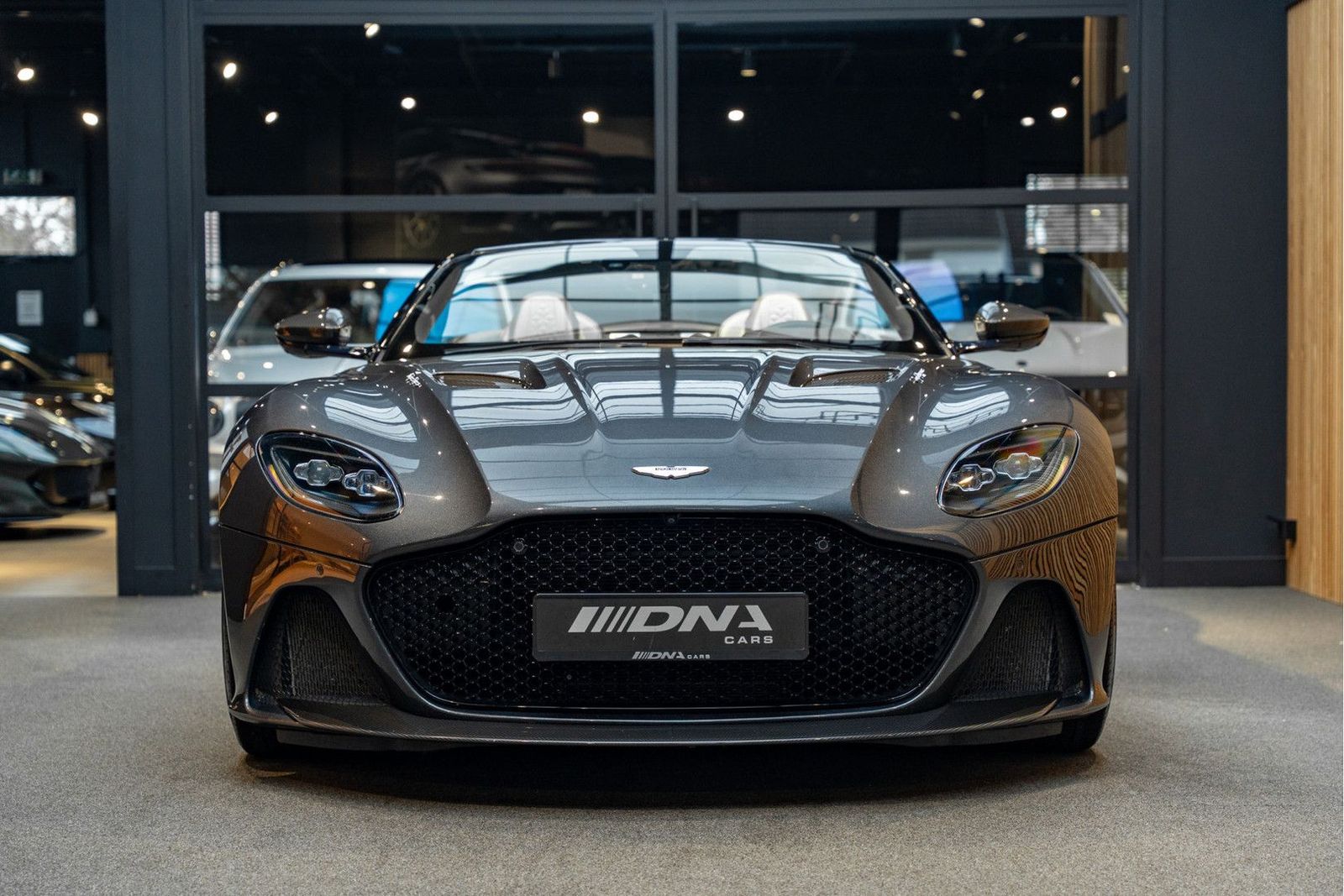 Aston Martin DBS Superleggera Volante Carbon 5.2 V12 Superleg imagem 2