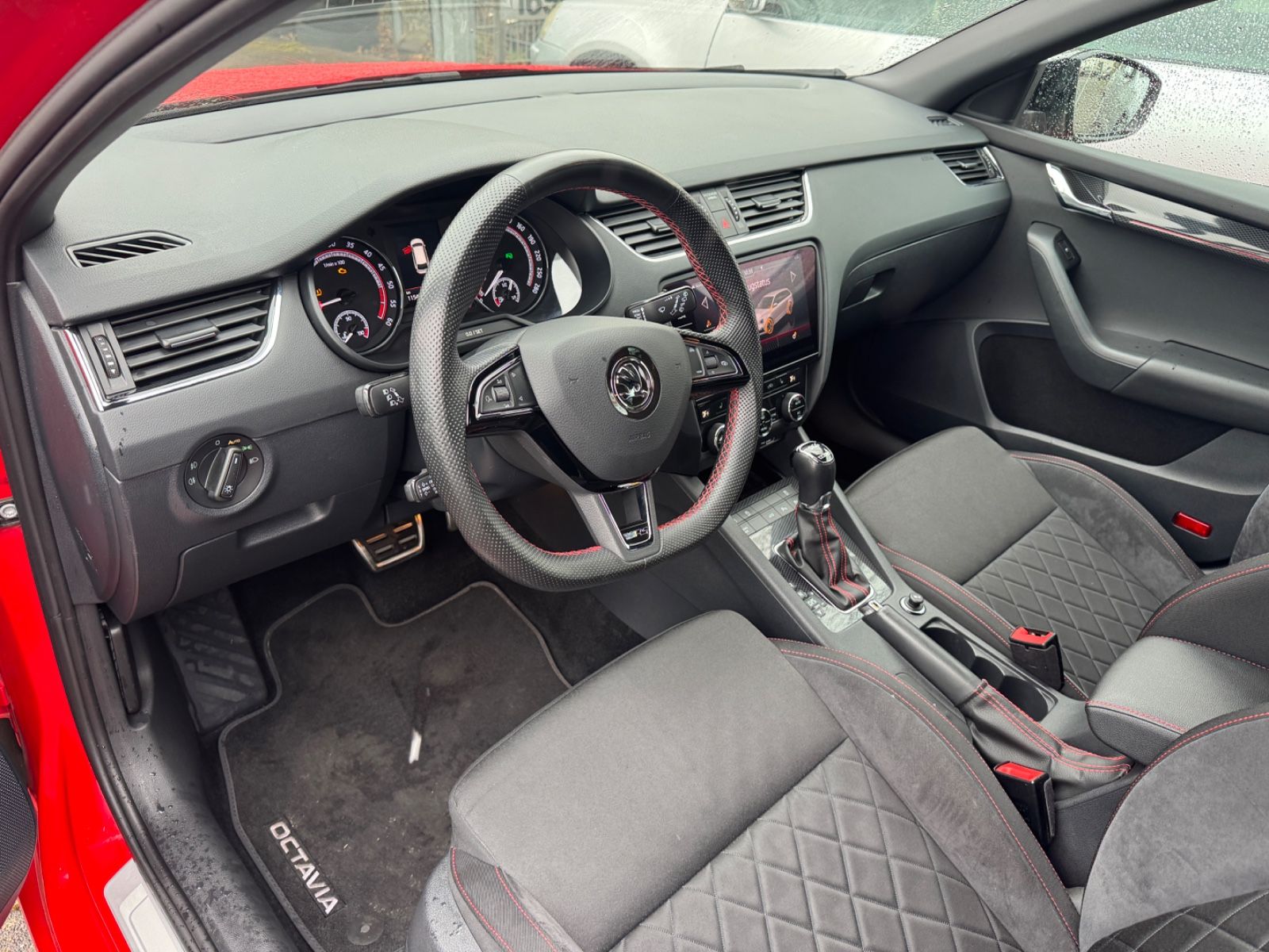 Fahrzeugabbildung SKODA Octavia Combi RS 4x4 LED+Navi+ACC+Standheizung