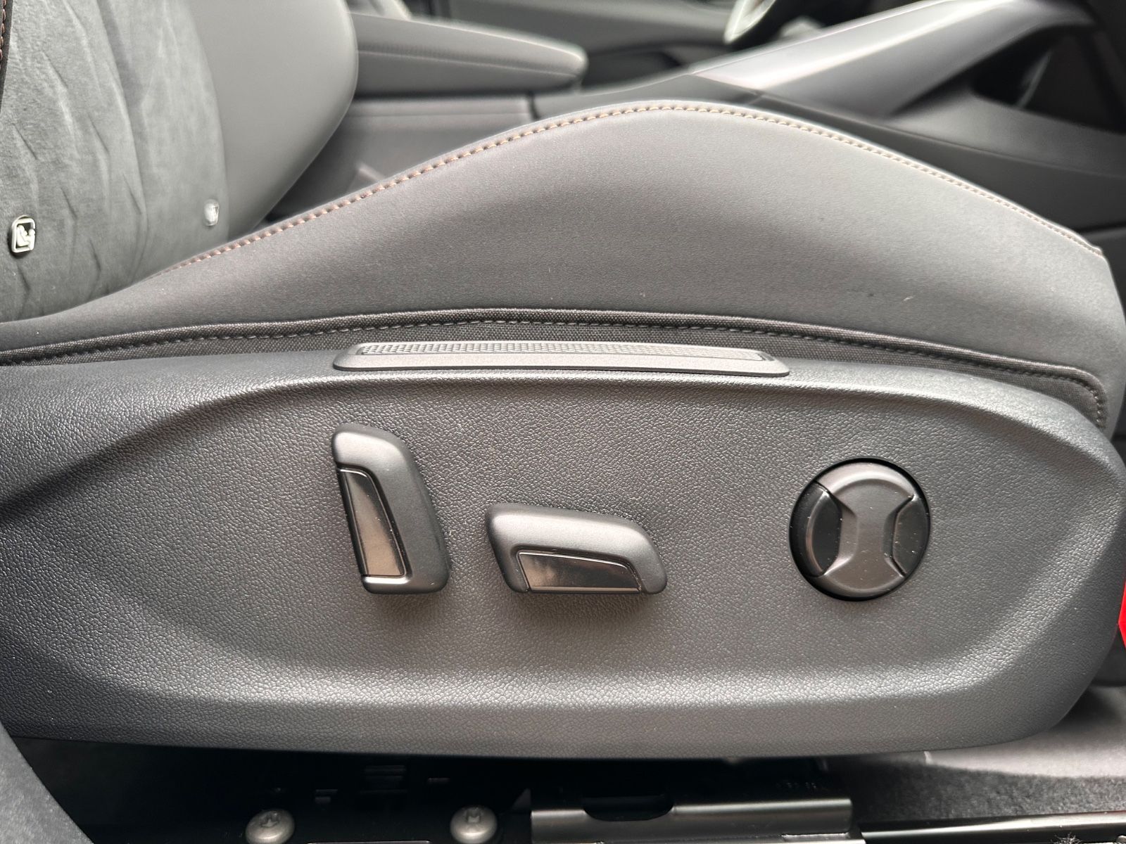 Fahrzeugabbildung CUPRA Terramar 1.5 eTSI DSG AHK/ACC/LED/RFK/APP