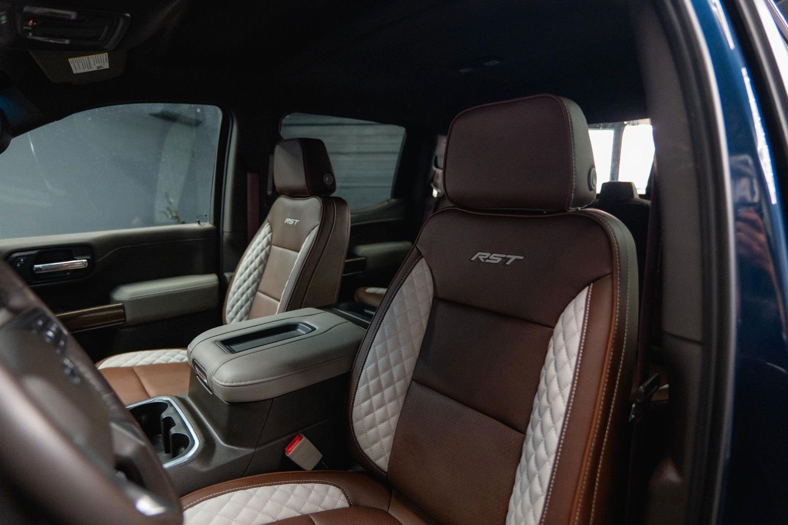 Fahrzeugabbildung Chevrolet Silverado 5.3L V8 4x4 RST Limited ZZ1 NightPaket