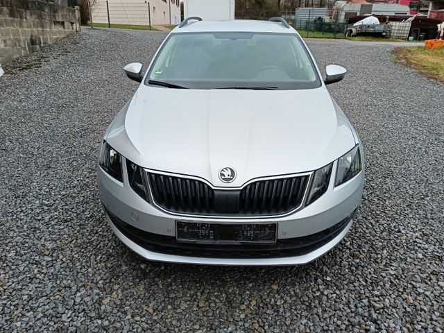 Skoda Octavia 1.6 TDI Navi Alu16 AHK Frontscheibenheiz