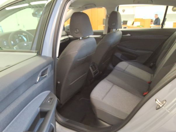 Fahrzeugabbildung Volkswagen Golf VIII TSI Life LED Navi AID ACC RFK SH