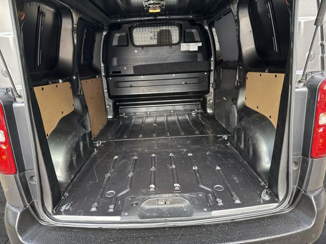 Vivaro M Elegance 2.0 AHK NAVI PRO CAM APPLE/AND