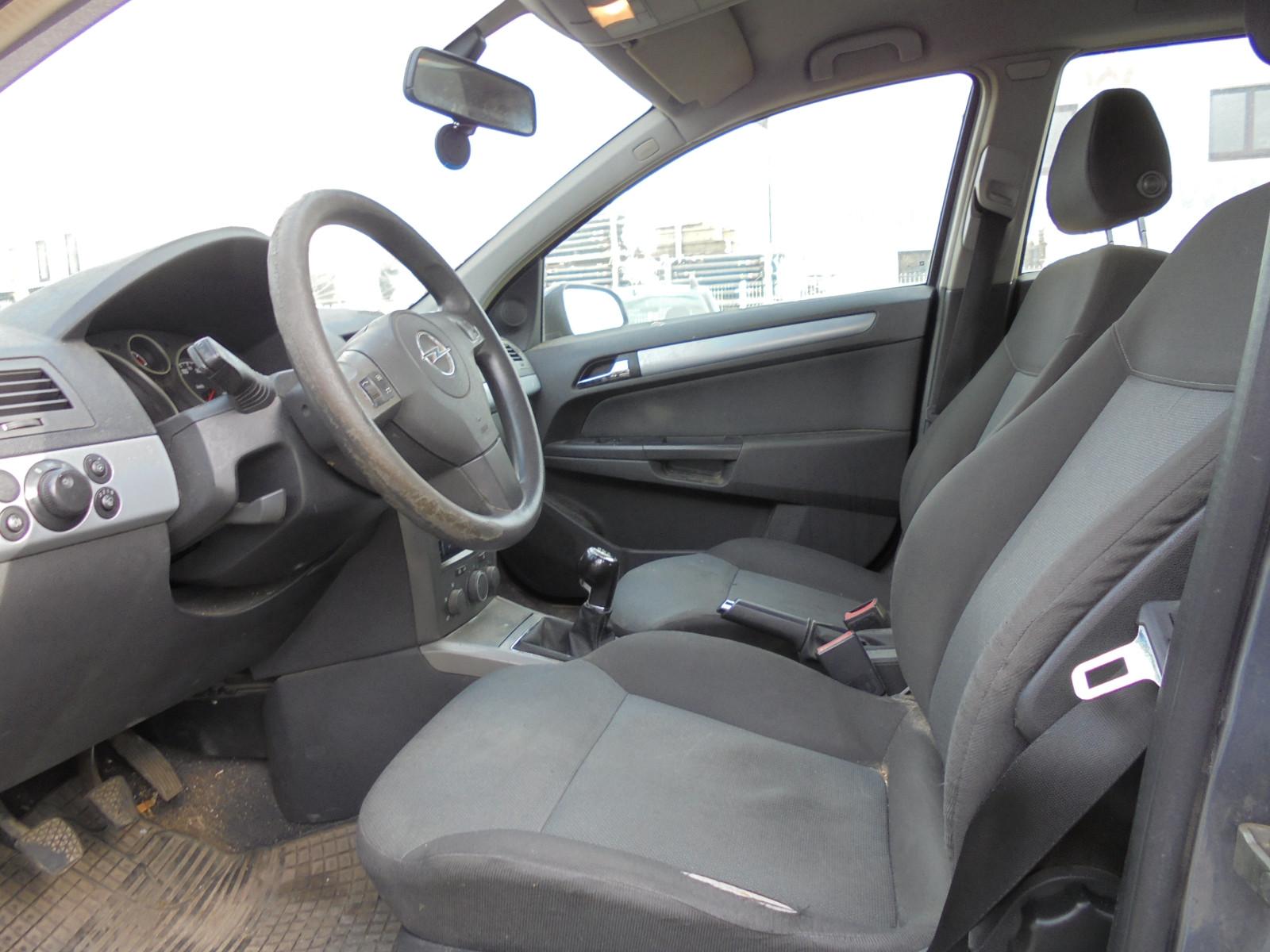Opel Astra 2005 — photo 15