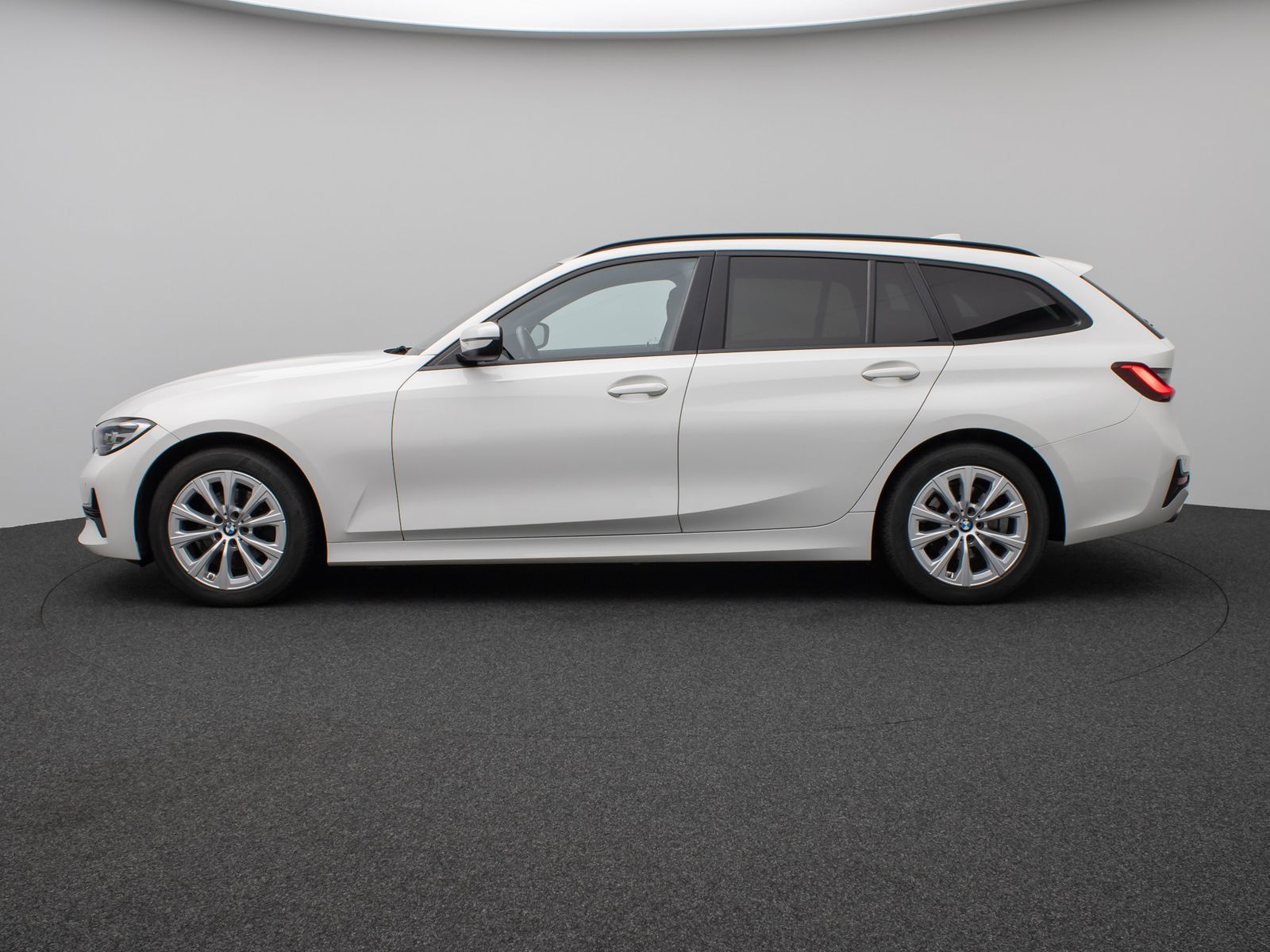 Fahrzeugabbildung BMW 320d xD Panorama DAB PDC Geschwindigkeitsreg LED