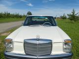 Mercedes-Benz 280 E/8 Oldtimer Automatik - Mercedes-Benz 280 mit Benzin-Antrieb: Leder
