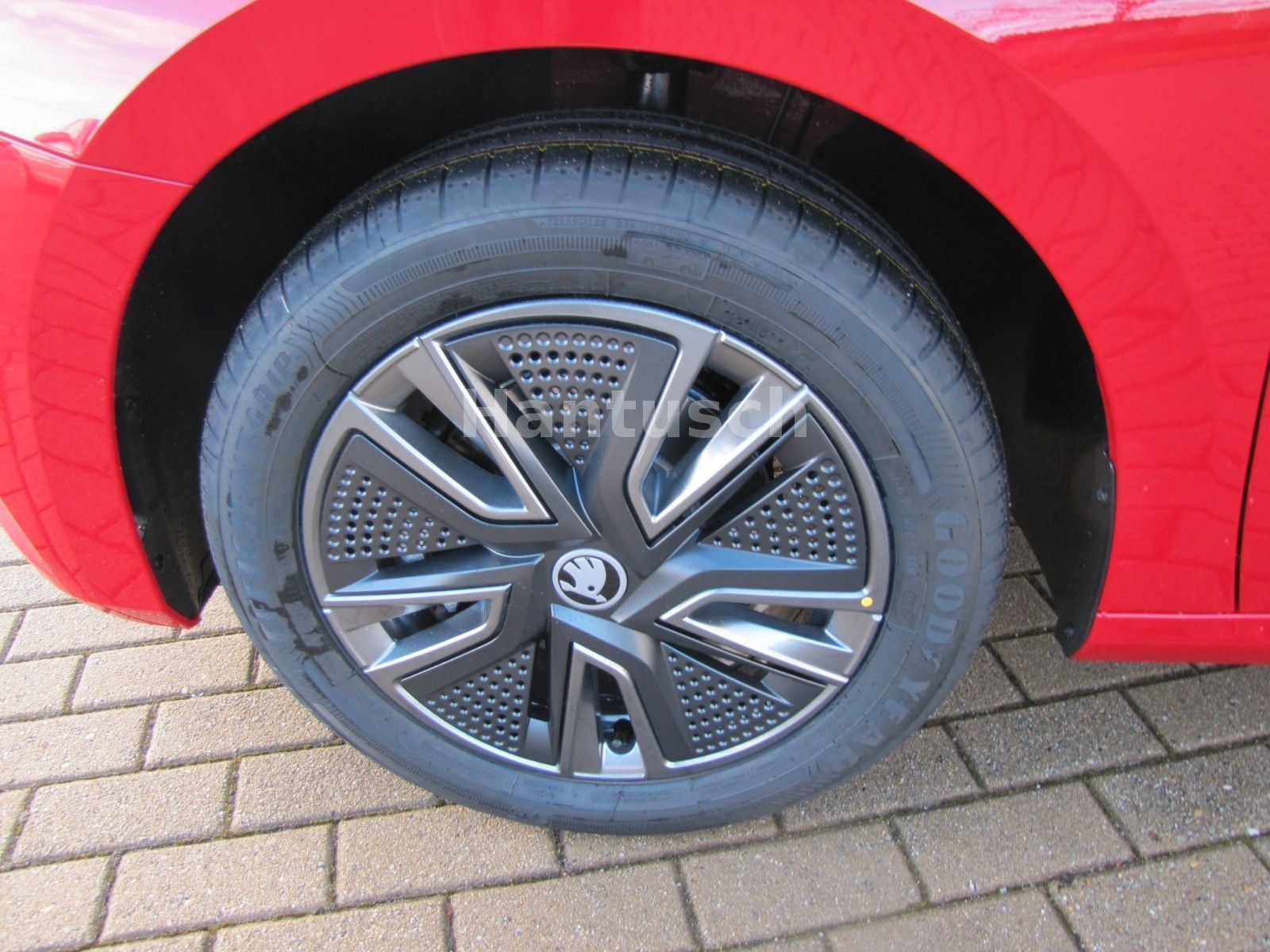 Fahrzeugabbildung SKODA Fabia Tour 1.0l TSI 116PS 7-Gang DSG