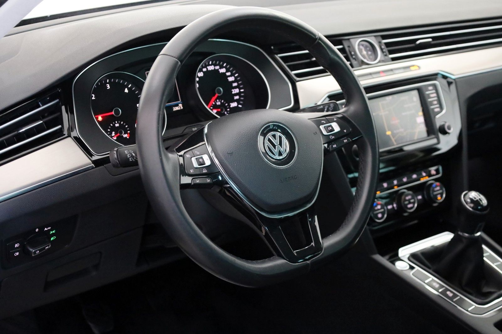 Fahrzeugabbildung Volkswagen Passat Variant Highline R Line T.Leder,Navi,LED