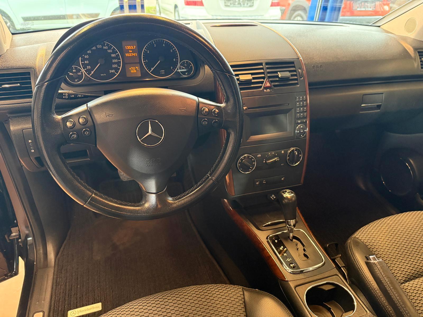 Mercedes-Benz A 180 Elegance / Teilleder / Automatik / Klima
