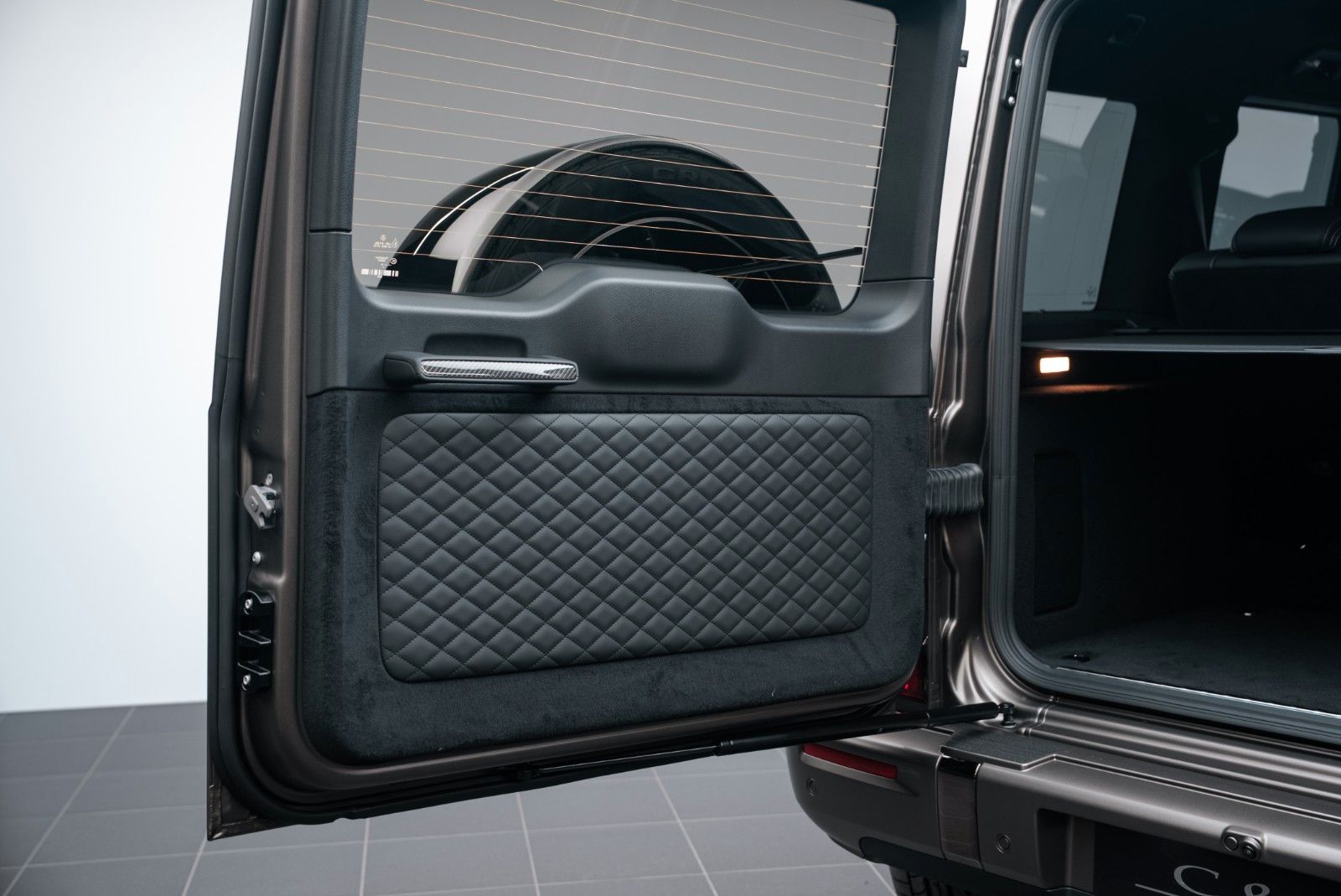 Fahrzeugabbildung Mercedes-Benz G63 A22/SUPERIOR/CARBON/MY 2026