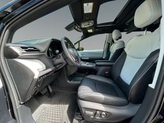 TOYOTA Sienna Hybrid XLE 7-Sitzer