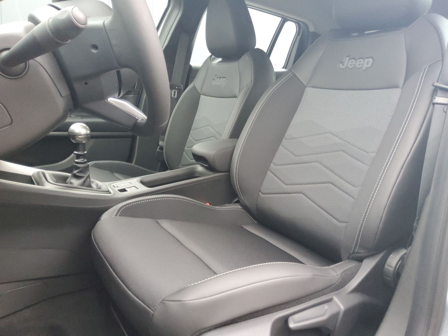 Fahrzeugabbildung Jeep Avenger Altitude LED PDC SHZ Keyless Rückfahrkam