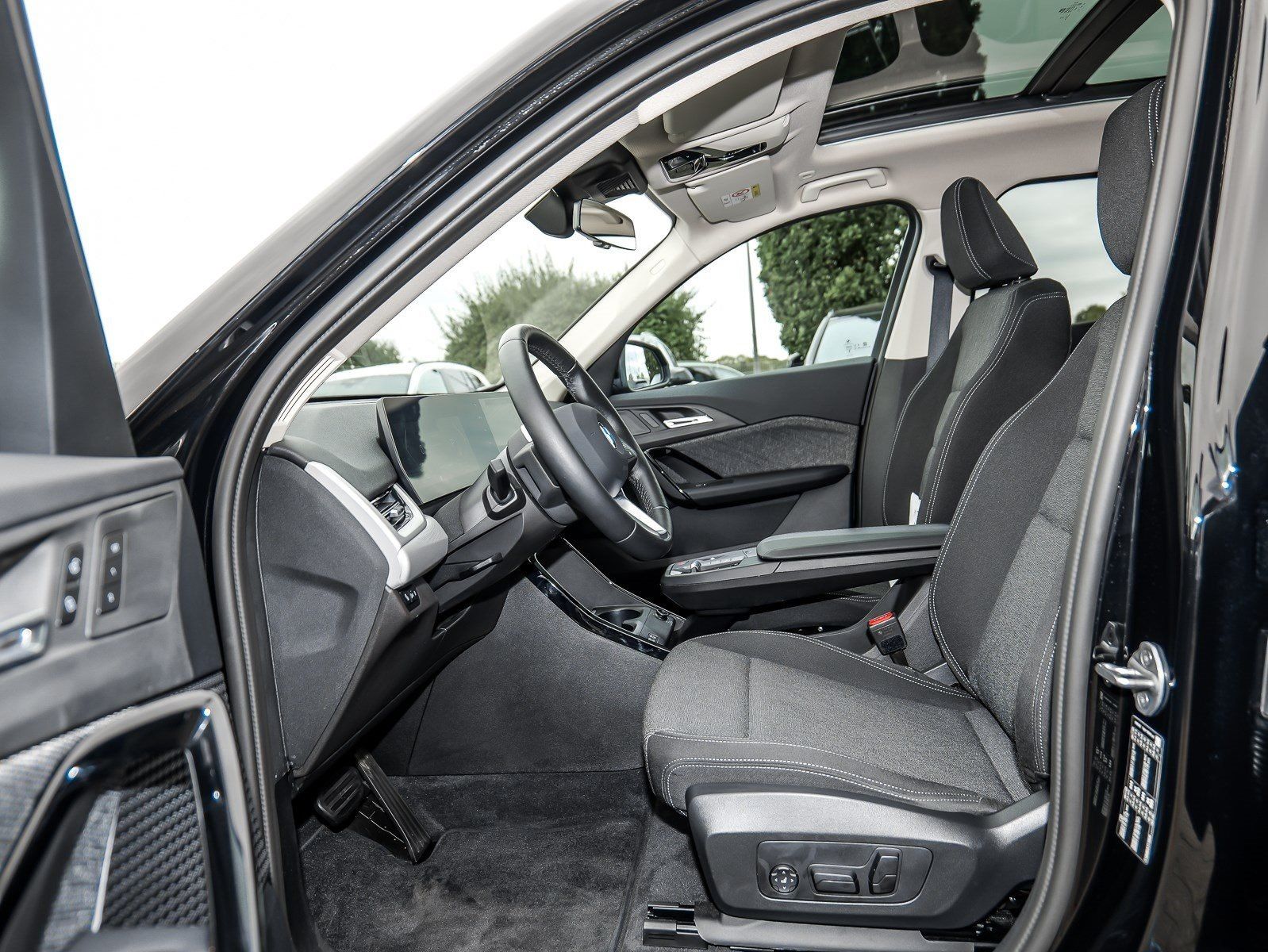 BMW X1 sDrive18d PANO AHK RFK NAVI LED Sound Syst foto 5