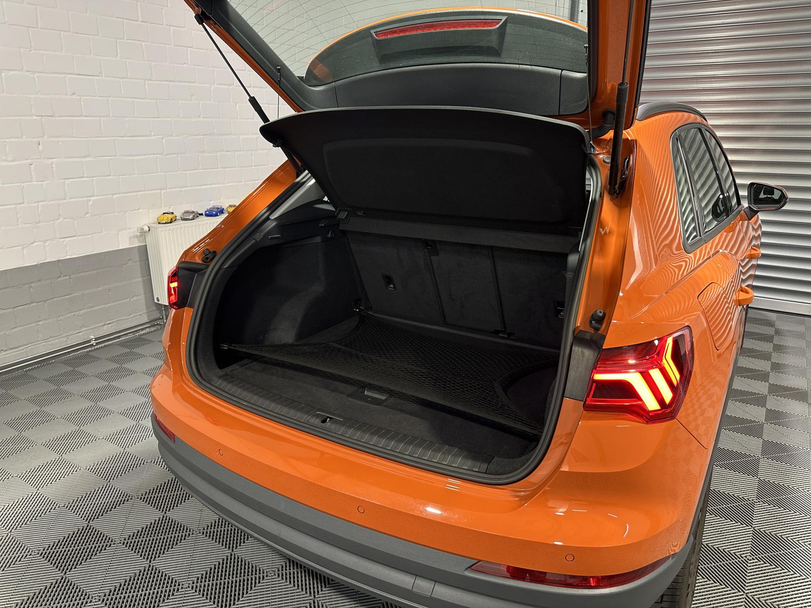 Audi Q3 40 TDI / S TRONIC / QUATTRO / PANO / LED /