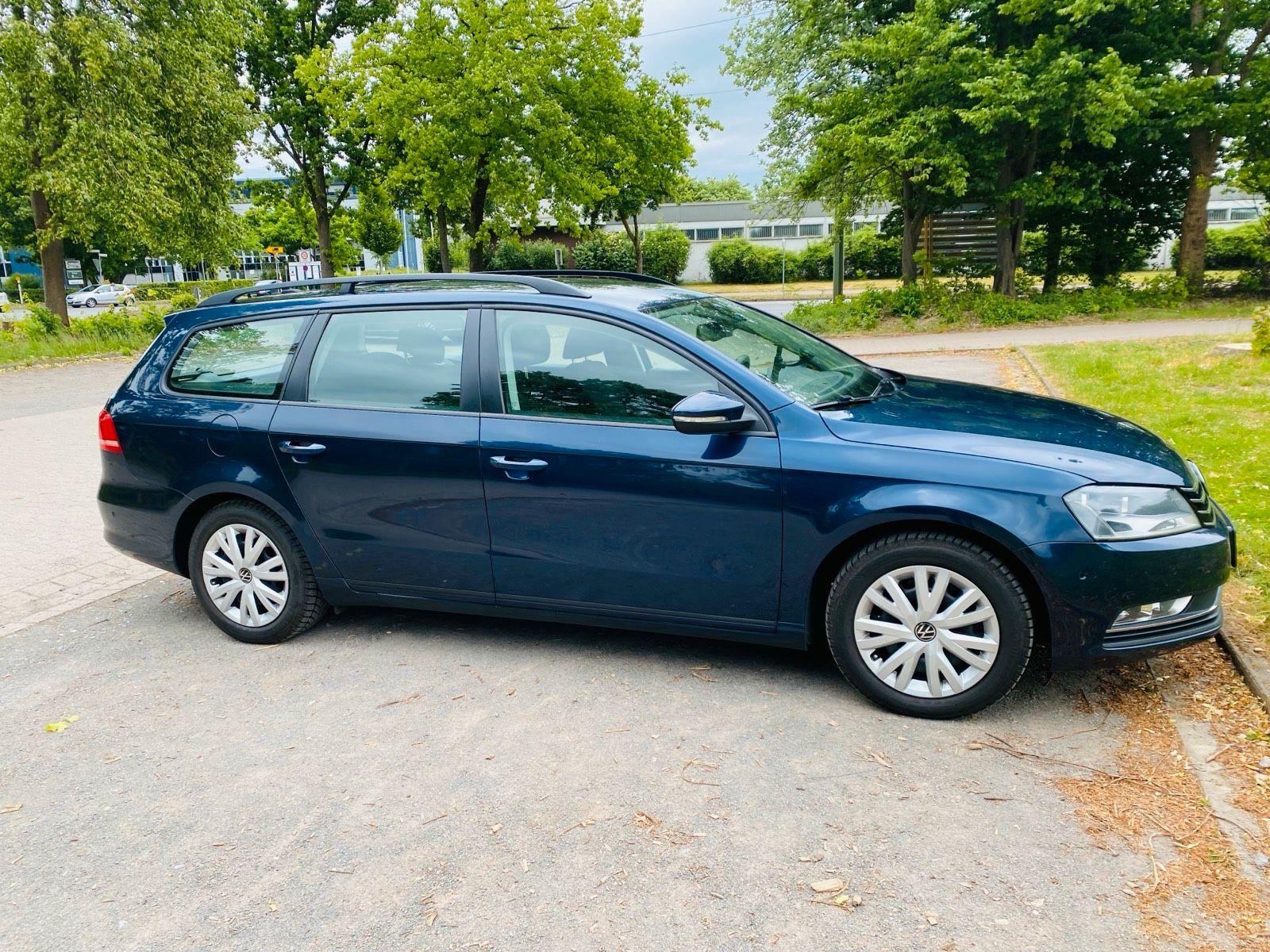 Volkswagen Passat 2013 — interior