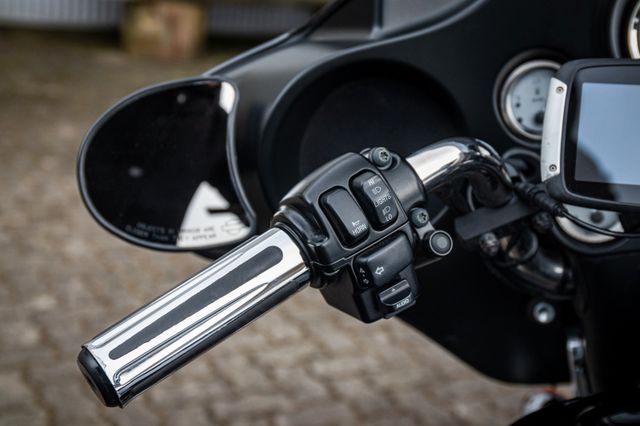 Fahrzeugabbildung Harley-Davidson STREET GLIDE 103 FLHX TWIN CAM - JEKILL&HYDE