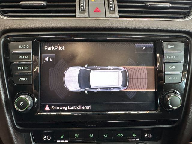 Skoda Octavia Scout*ACC*NAVI*AHK*PANO*2-Zonen*