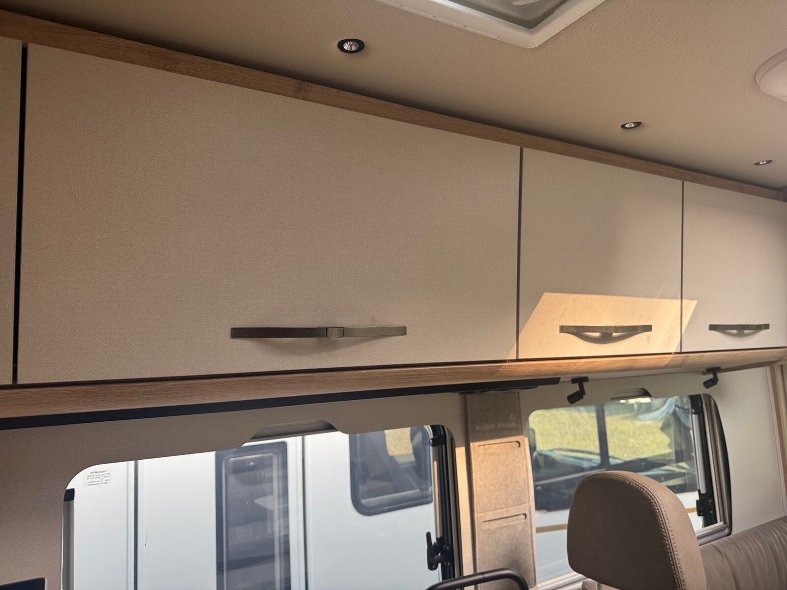 Fahrzeugabbildung Eura Mobil Integra Line IL 720 EB Mondial Pakete, Backofen