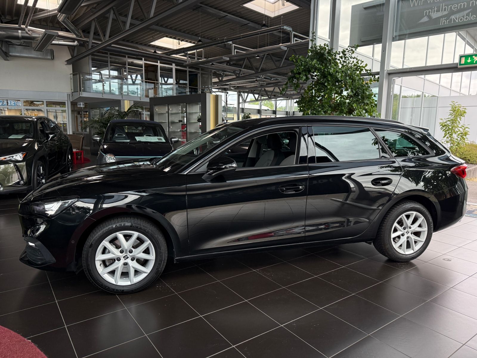 Fahrzeugabbildung SEAT Leon Sportstourer Style LED NAVI ALU
