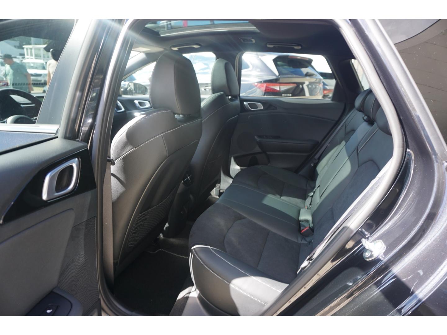 Kia Ceed_sw 1.5T 140 GT Line DCT7 Pano AHK Navi LED 
