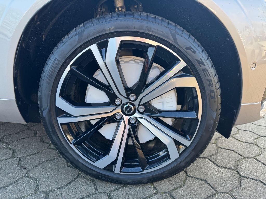Fahrzeugabbildung Volvo XC60 T6 AWD Plus Dark+AHZV+21Zoll+SOFORT