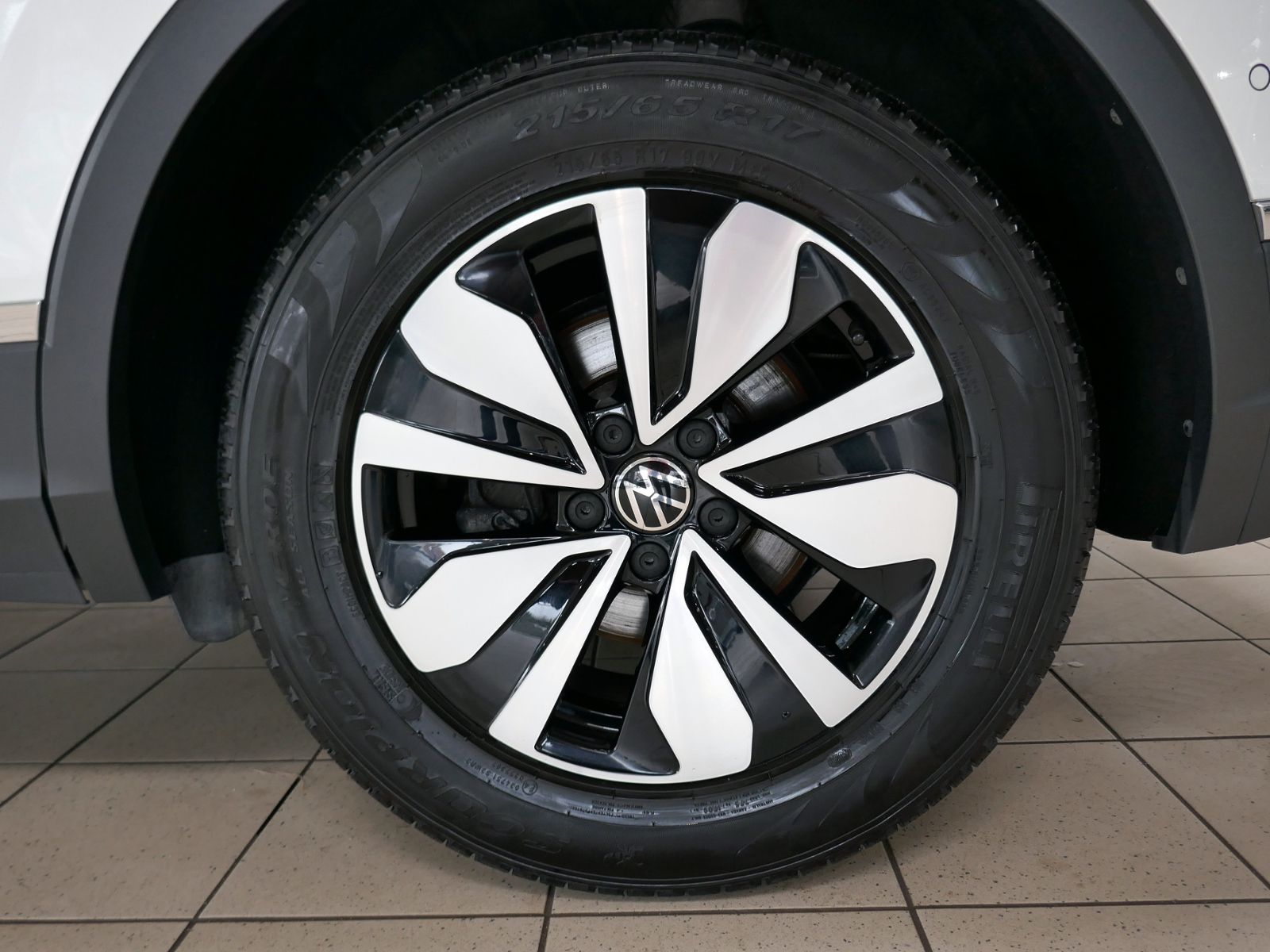 Fahrzeugabbildung Volkswagen Tiguan Move 1.5 TSI DSG | LED RFK ACC Navi