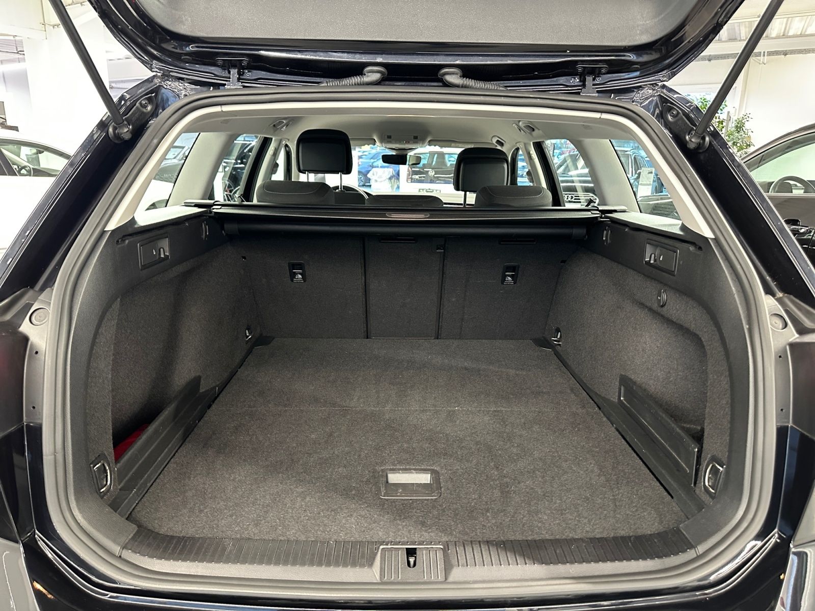 Volkswagen Passat Variant - Bild 9