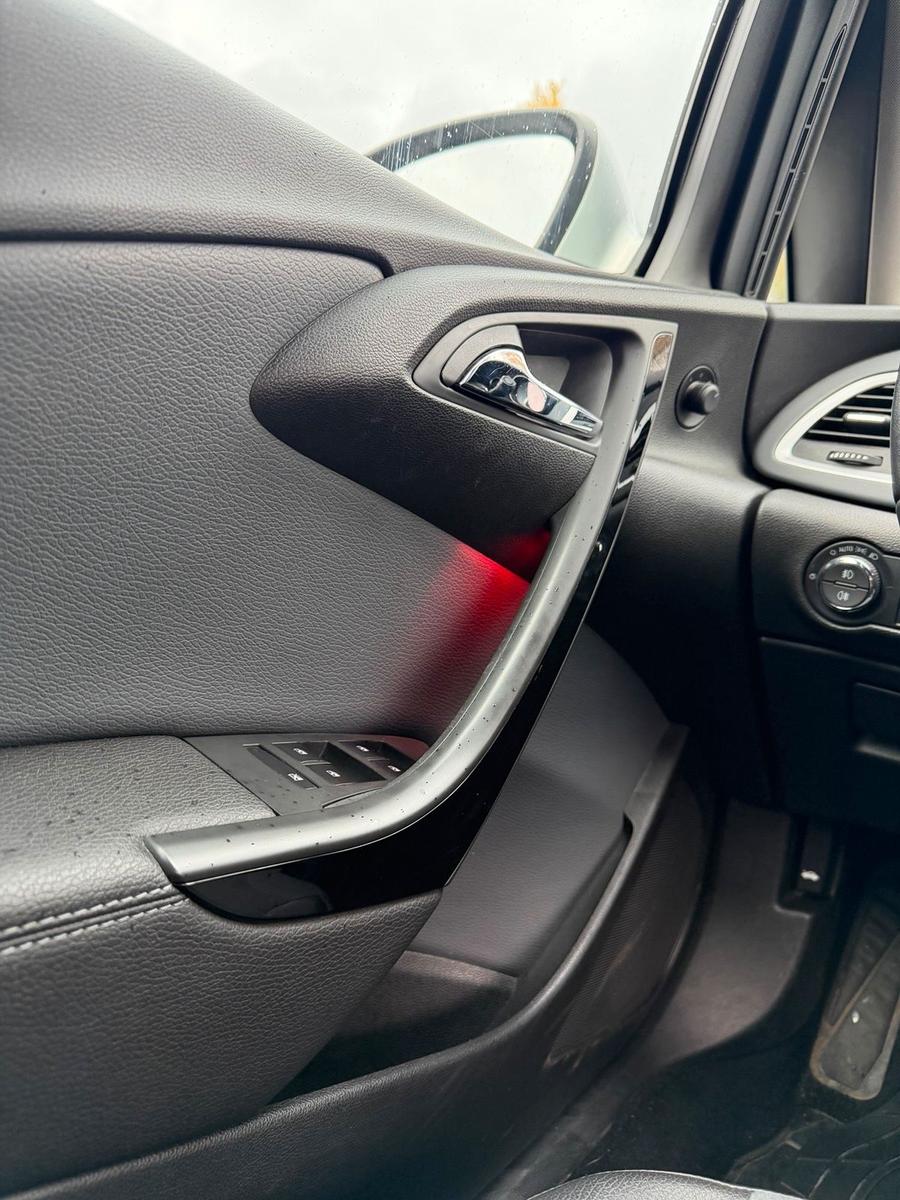 Opel Astra 2015 — фото 13