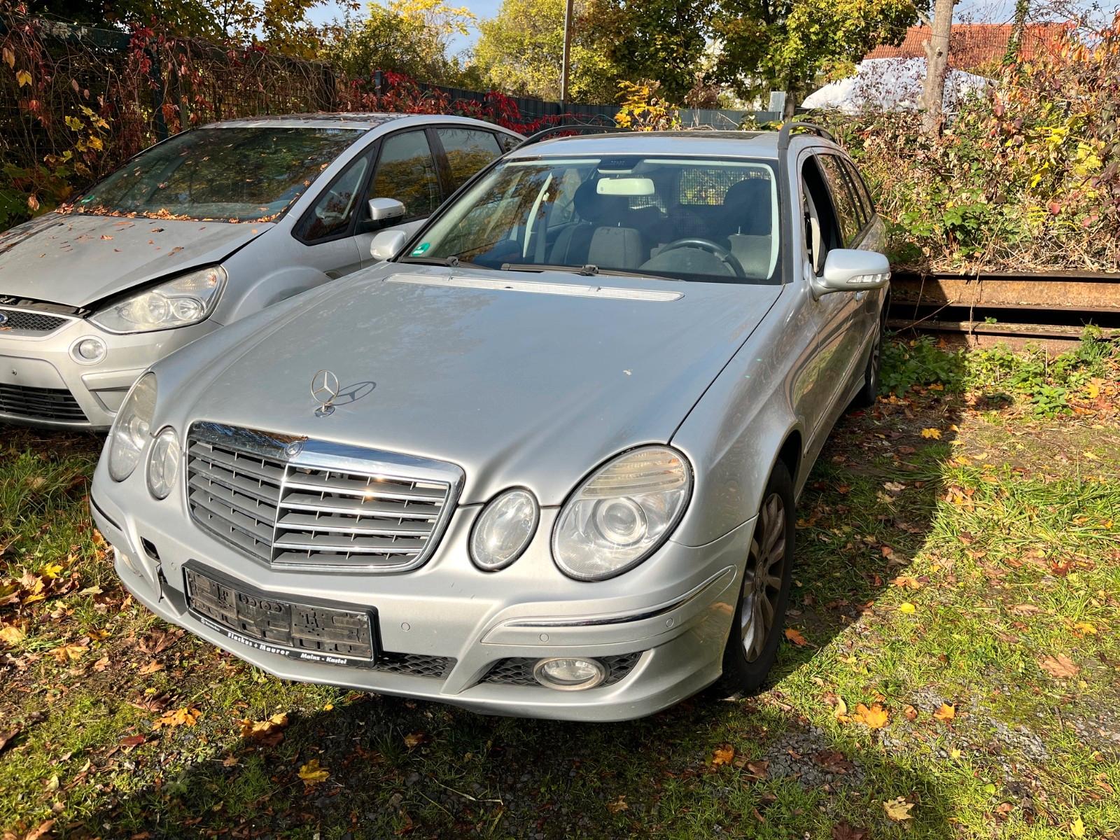 Mercedes-Benz E220 2008 — вигляд ззаду