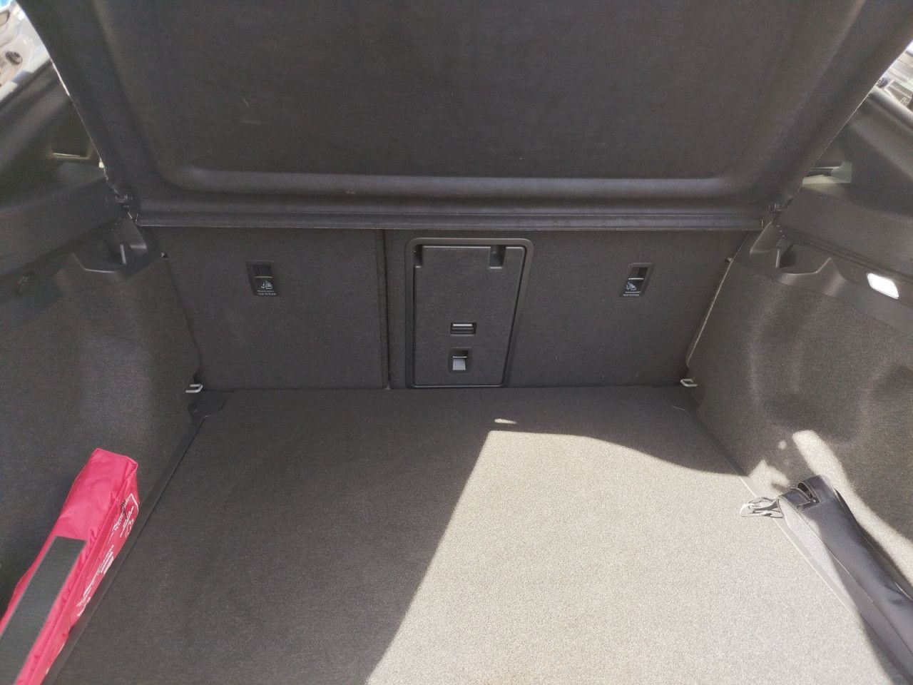 Fahrzeugabbildung Volkswagen ID.5 Pro 128 kW 77 kWh 1-Gang-Automatik, AHK