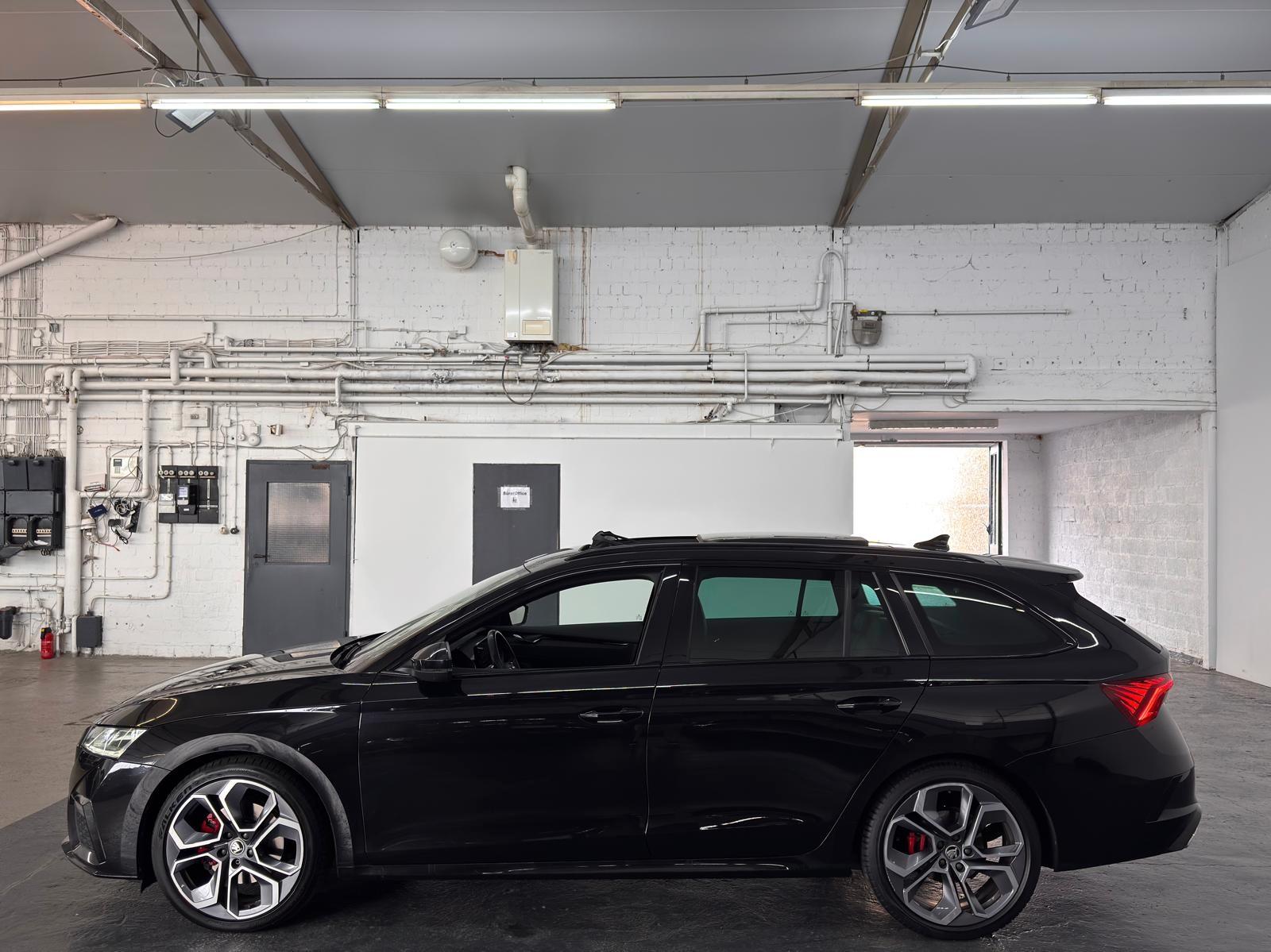 Skoda RS4x4 PANO/HUD/TOT/AHK/ShZ/WinP/MASS/ACC/XDS/HOD