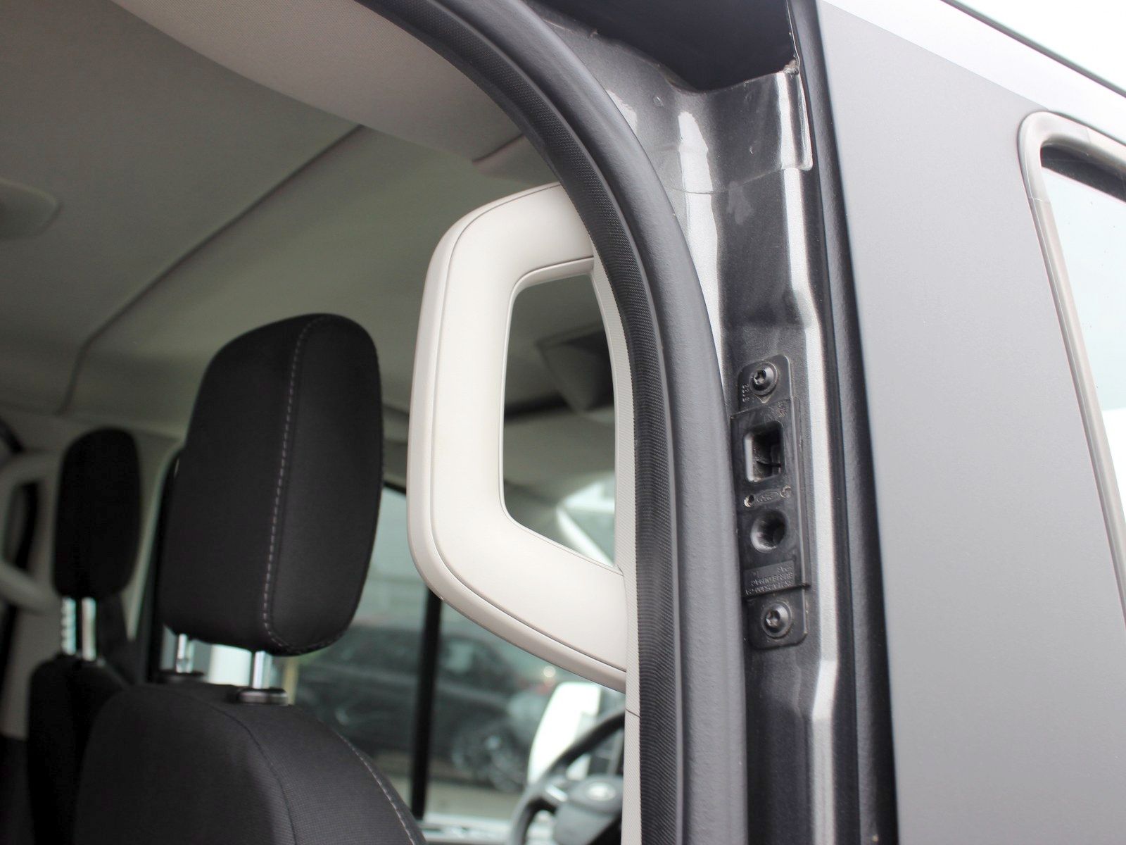 Fahrzeugabbildung Ford Tourneo Custom 320 L2 Tourneo Trend FWD