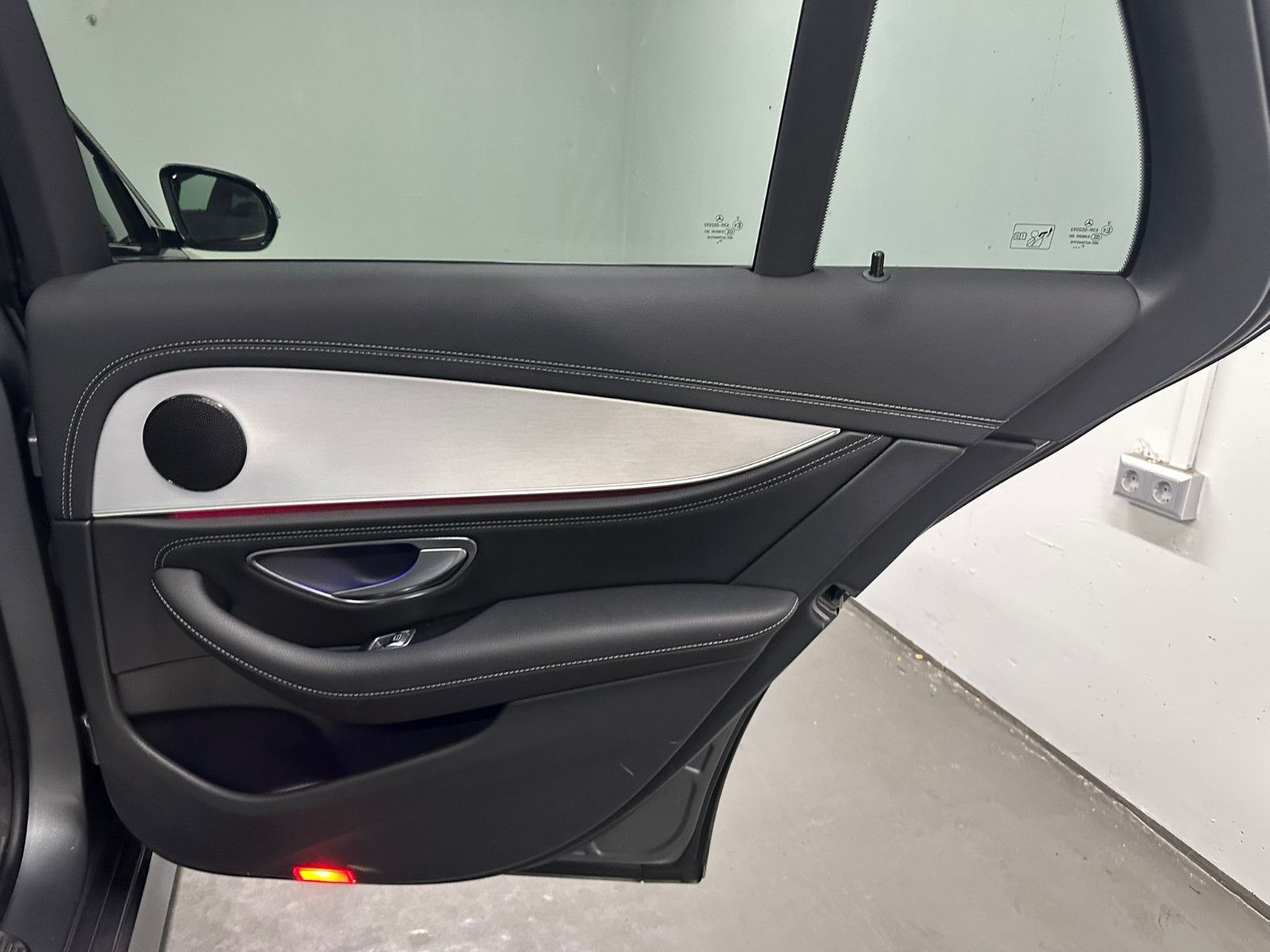 Fahrzeugabbildung Mercedes-Benz E 300 de 4MATIC T AMG-LINE*PANO*AHK*MAGNO