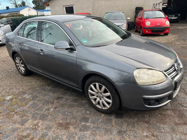 Volkswagen Jetta 1.6 FSI