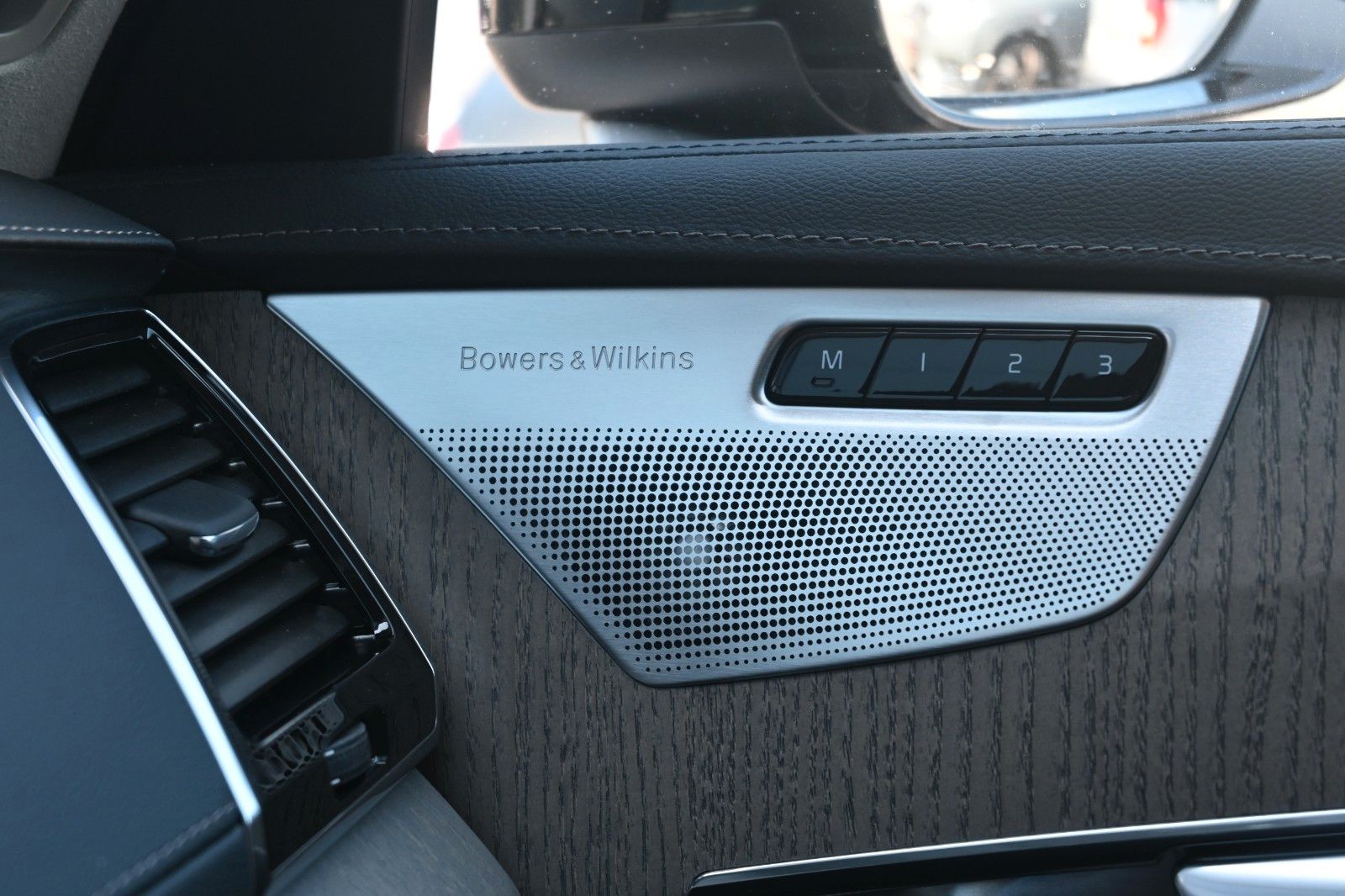 Fahrzeugabbildung Volvo XC90 Ultra Dark Recharge T8 B&W*LUFT*360*MASSAGE