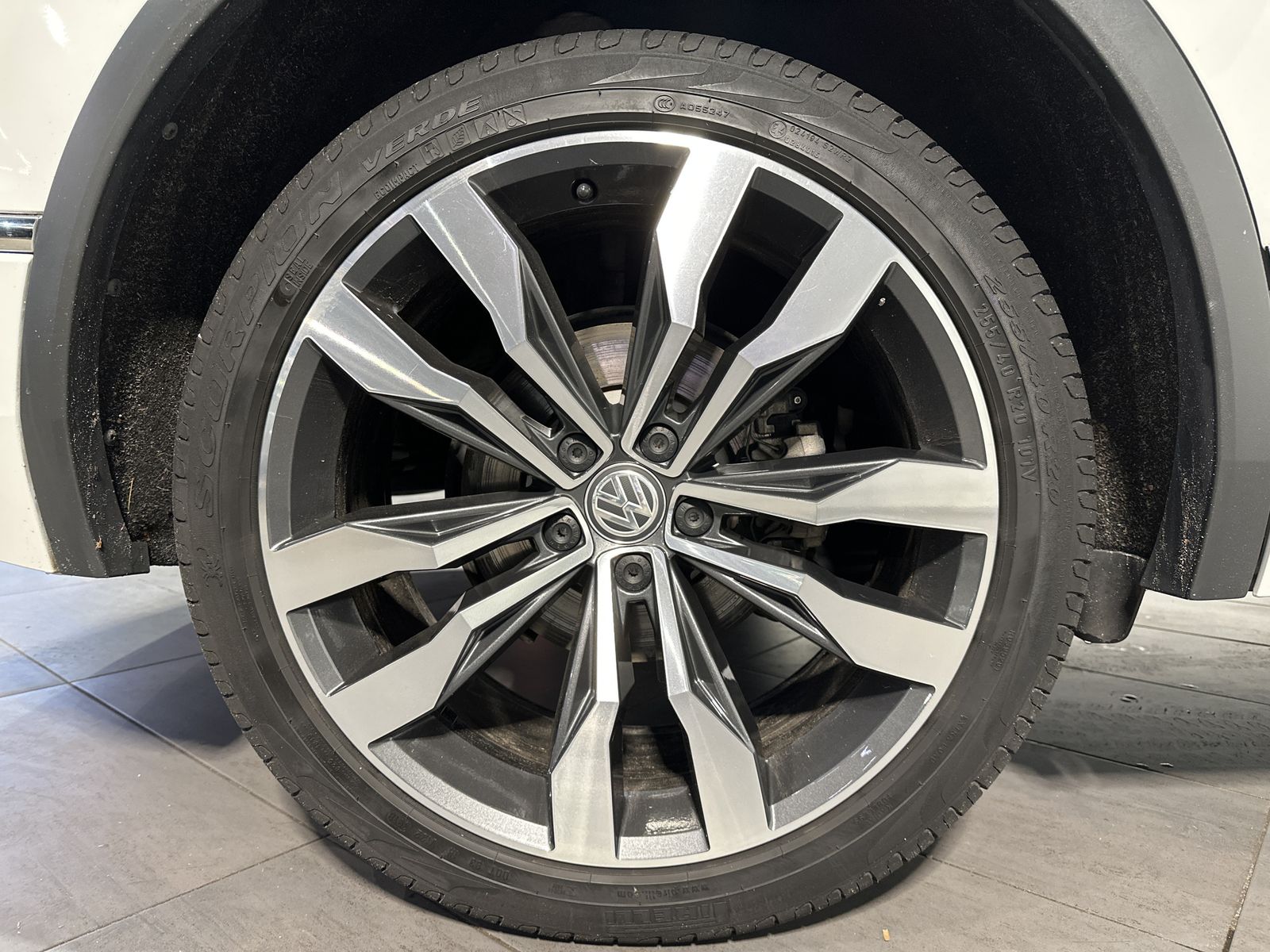 Fahrzeugabbildung Volkswagen Tiguan Allspace 4Motion R-Line NAV+LED+AHK+20ZO